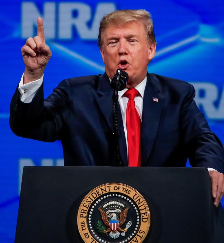 Trump anunció este viernes que revocará el estatus de EUA como firmante del Tratado sobre Comercio de Armas convencionales. (EFE)