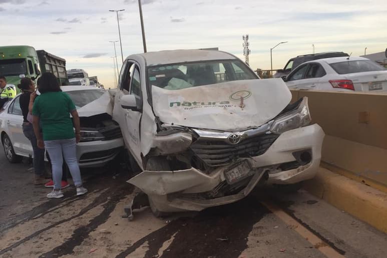 Los vehículos fueron retirados del lugar con la ayuda de una grúa y enviados al corralón municipal para su resguardo.