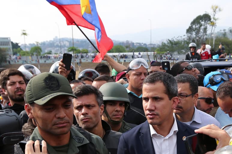 Los líderes opositores Juan Guaidó y Leopoldo López, junto a militares y civiles, realizaron el martes un levantamiento en contra del Gobierno de Nicolás Maduro en Caracas, Venezuela, con el que buscaron derrocar al líder chavista.