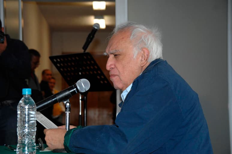 Carlos Monsiváis es recordado por su aguda inteligencia, su ironía y su estilo desenfadado no sólo de escribir sino de vivir. (ARCHIVO)