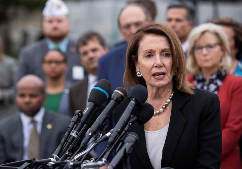 Pelosi hizo el anuncio en un comunicado desde esta ciudad de California, al cumplirse dos años de que los republicanos votaron por reemplazar la Ley de Salud Asequible, conocida como Obamacare, por una regulación impulsada por el actual presidente Donald Trump, que afectó el servicio médico para millones de personas. (EFE)