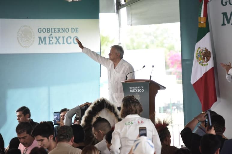 El presidente López Obrador anunció que CFE siempre comprará a los productores de carbón y dará prioridad a los pequeños productores, buscará que los contratos sean de tres o seis años y de de cuatro meses. (EL SIGLO DE TORREÓN)