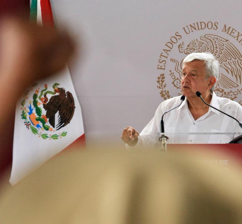 AMLO envío un mensaje a los trabajadores del citado sector, donde les manifestó que van a mejorar el sistema de salud, porque actualmente es una vergüenza lo que tiene que ver con la salud pública. (NOTIMEX)