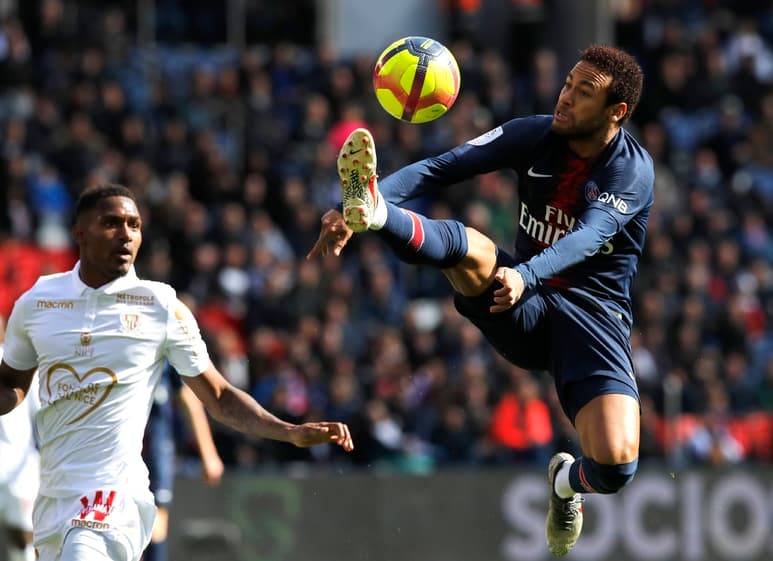 El brasileño Neymar anotó de penal al minuto 60 para rescatar el empate a un tanto contra el Niza. (AP)
