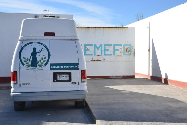 El cadáver fue trasladado a las instalaciones del Semefo. (ARCHIVO)