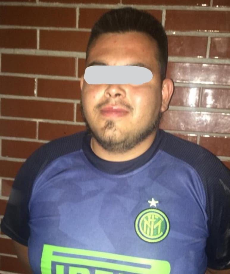 El presunto asaltante fue identificado como Silvestre N., de 25 años de edad, quien fue detenido en la confluencia de los bulevares Miguel Alemán y González de la Vega. (ESPECIAL)