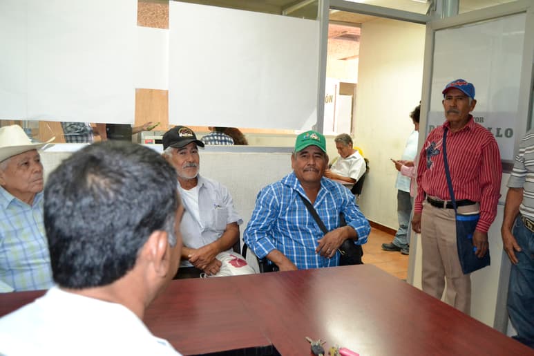 Representantes de los ejidos del Sur de Matamoros, solicitan a Desarrollo Rural que intervenga para evitar 'huachicoleo' de agua, durante la Avenida del Aguanaval. (EL SIGLO DE TORREÓN/EDITH GONZÁLEZ)