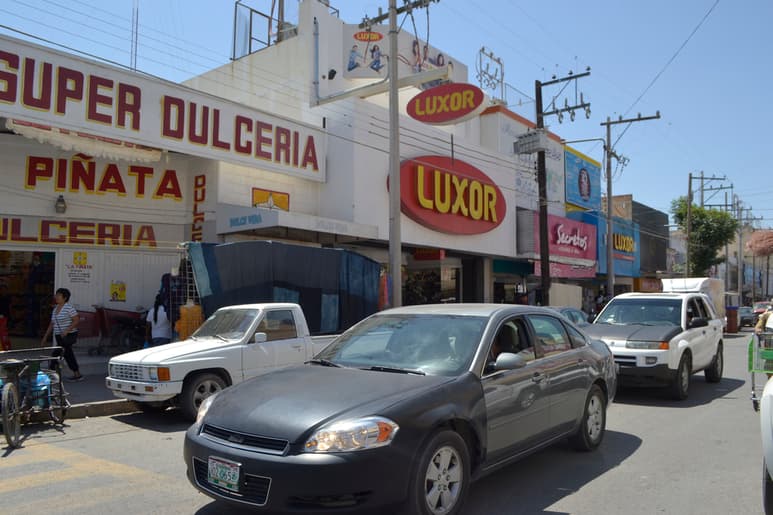 Esperan comerciantes establecidos de San Pedro, un repunte considerable de ventas con motivo del día de las Madres. (EL SIGLO DE TORREÓN/CLAUDIA LANDEROS)