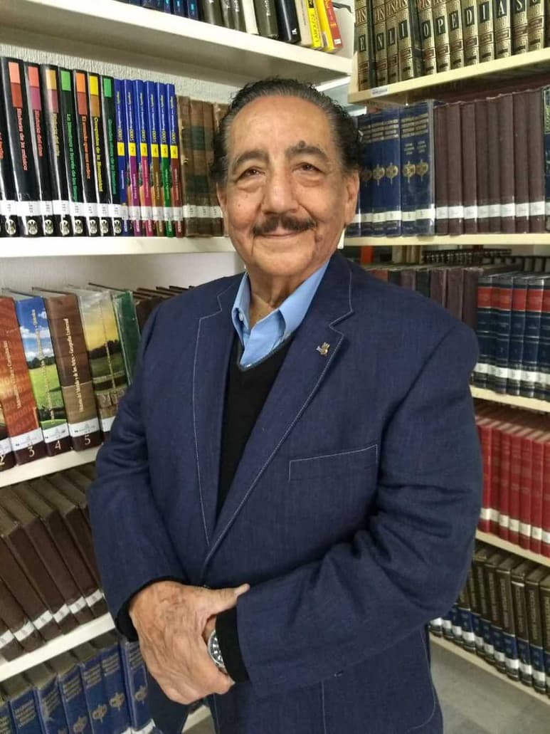 Apasionado. Efraín Garza es ingeniero de profesión pero siempre ha estado ligado al ejercicio de la escritura. (CORTESÍA)