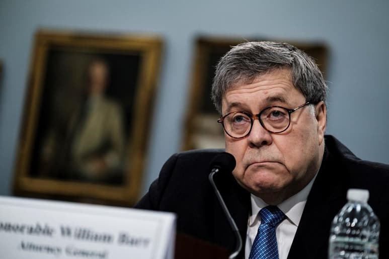La medida surgió debido a que Barr, fiscal general de EUA, no proporcionó al congreso un informe sin censura de la trama rusa. (ARCHIVO)