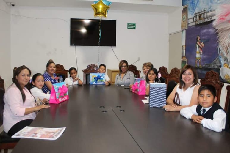 Concluyen celebraciones de los niños con la protesta del Cabildo Infantil y Alcalde por un día y realizan actividades en el municipio. (EL SIGLO DE TORREÓN)