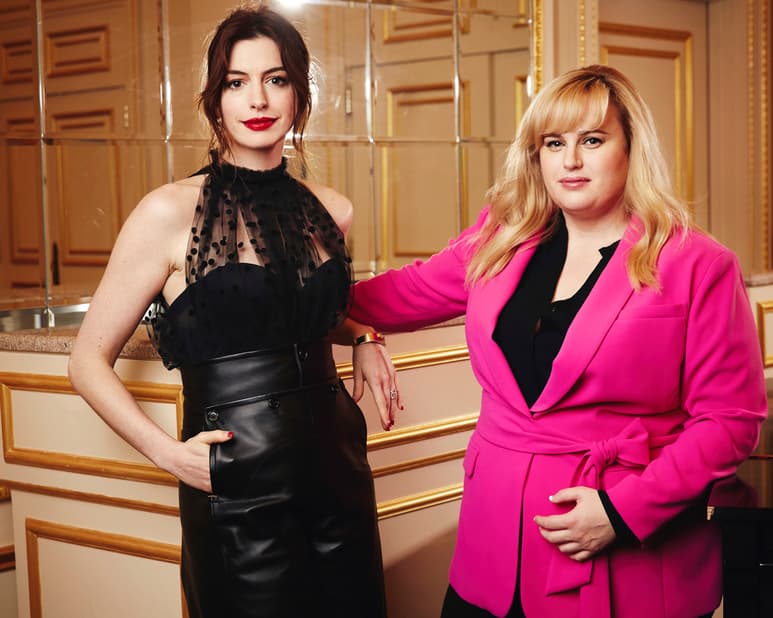 Actrices. Anne Hathaway y Rebel Wilson comparten créditos.