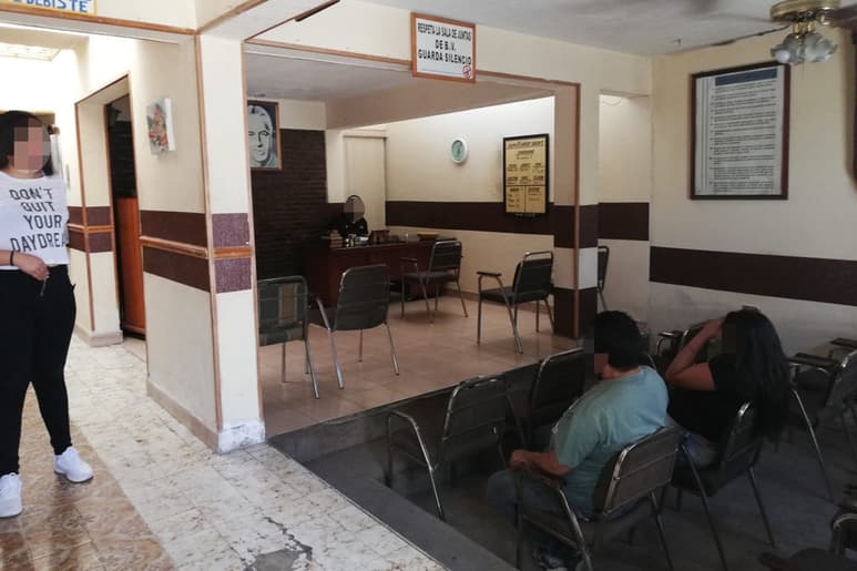 Las personas que acuden a un AA son ayudados mediante tribunas. (EL SIGLO DE TORREÓN)