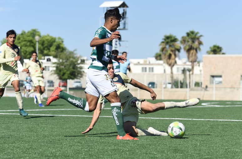 Ambos equipos albiverdes tuvieron que remontar el marcador global, para eliminar a sus rivales y avanzar a la siguiente etapa. (EL SIGLO DE TORREÓN/JESÚS GALINDO)