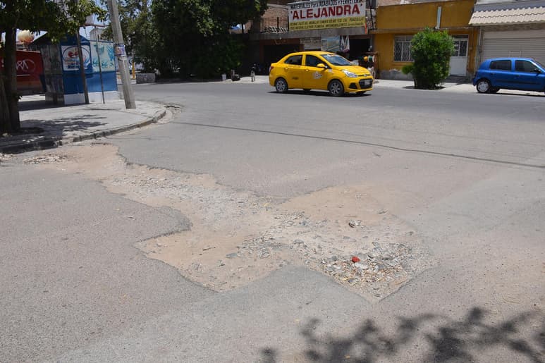 Piden a las autoridades que acudan al lugar y revisen la situación del pavimento. (EL SIGLO DE TORREÓN)