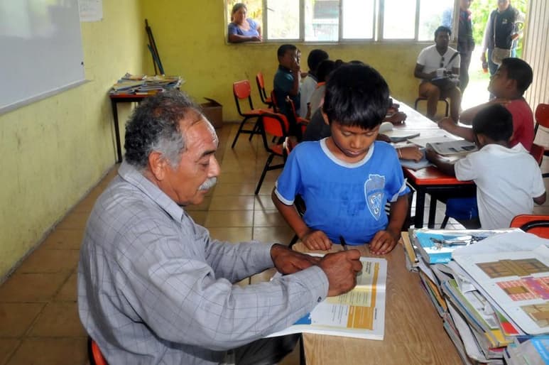Recientemente se aprobó una nueva reforma educativa, que tumba la del presidente Enrique Peña Nieto (2012-2018), pero siguen persistiendo dudas entre los docentes -que este 15 de mayo celebran el Día del Maestro- sobre si será eficaz. (ARCHIVO)
