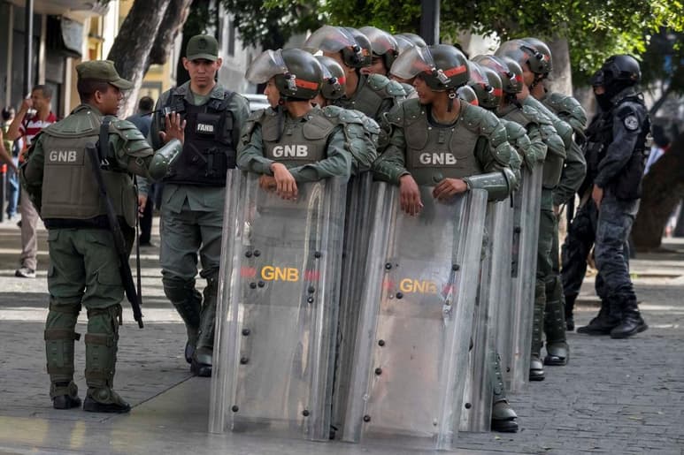 La decisión de la ANC coincidió con la toma de las fuerzas de seguridad del Palacio Legislativo. (EFE)