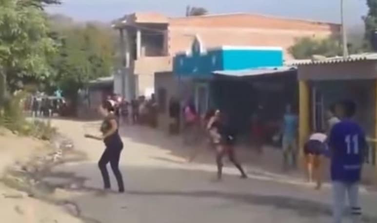 El clip que muestra los hechos se volvió viral al ser difundido en redes sociales.