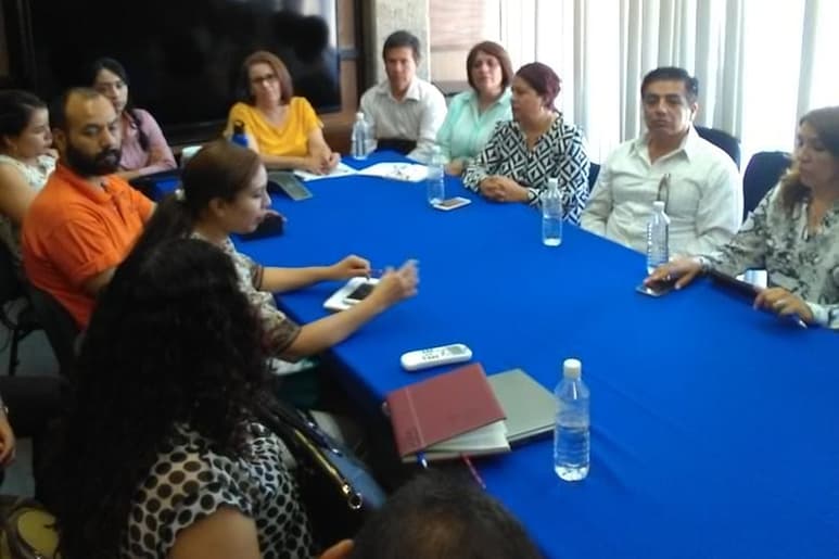 El Subsecretario de Educación y el coordinador estatal del Programa Nacional de Inglés se reunieron con una comisión de maestros. (EL SIGLO DE TORREÓN)