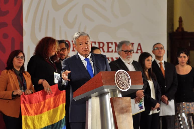 Y esto es lo que se va a respetar, básicamente', dijo el mandatario desde Palacio Nacional en el Día Internacional contra la Homofobia, Transfobia y Bifobia. (EL UNIVERSAL)