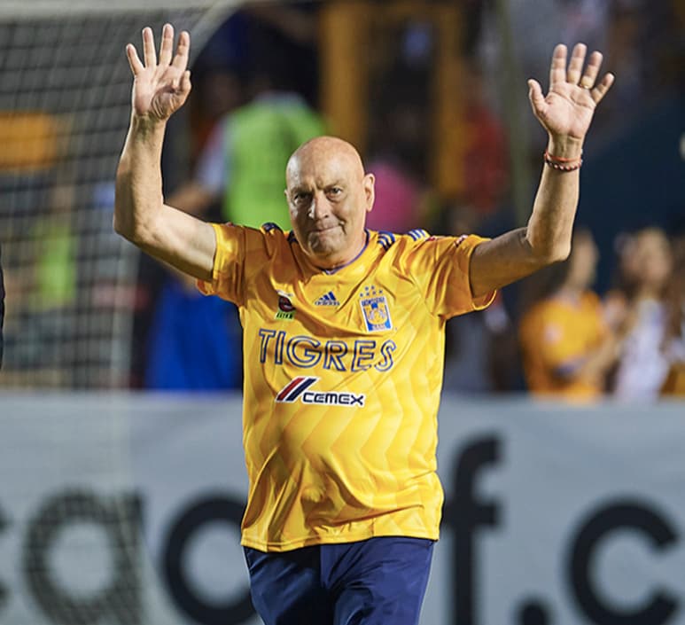 'Bato' logró coronarse en dos ocasiones campeón como jugador de los felinos, para luego hacerlo como técnico de Tigres Femenil. (EFE)