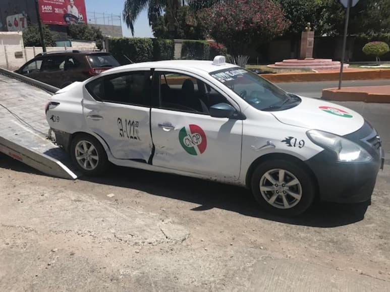 Las personas lesionadas fueron auxiliadas por paramédicos de Cruz Roja y trasladadas a un hospital del sector salud para que recibieran atención médica. (ARCHIVO)