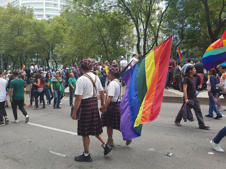 Para la OIT, el ritmo de avance para la aceptación de personas con distintas aceptación es lento. (ARCHIVO)