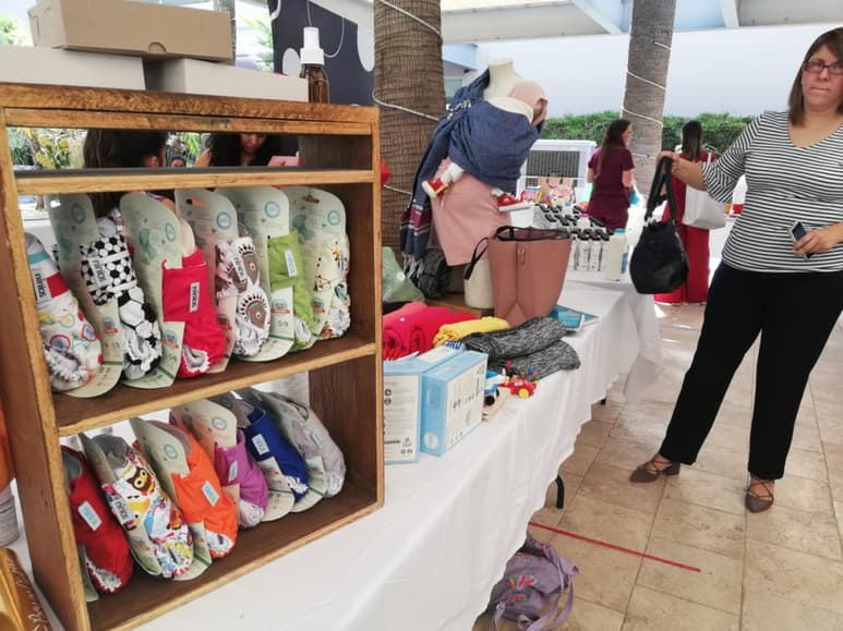 Silka Guerrero decidió traer la venta de pañales ecológicos ante el costo y el impacto que generan al medio ambiente los desechables. (CUAUHTÉMOC TORRES)