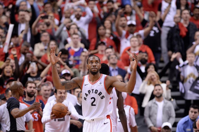 Kawhi logró cosechar 36 puntos para la victoria de los Raptors.