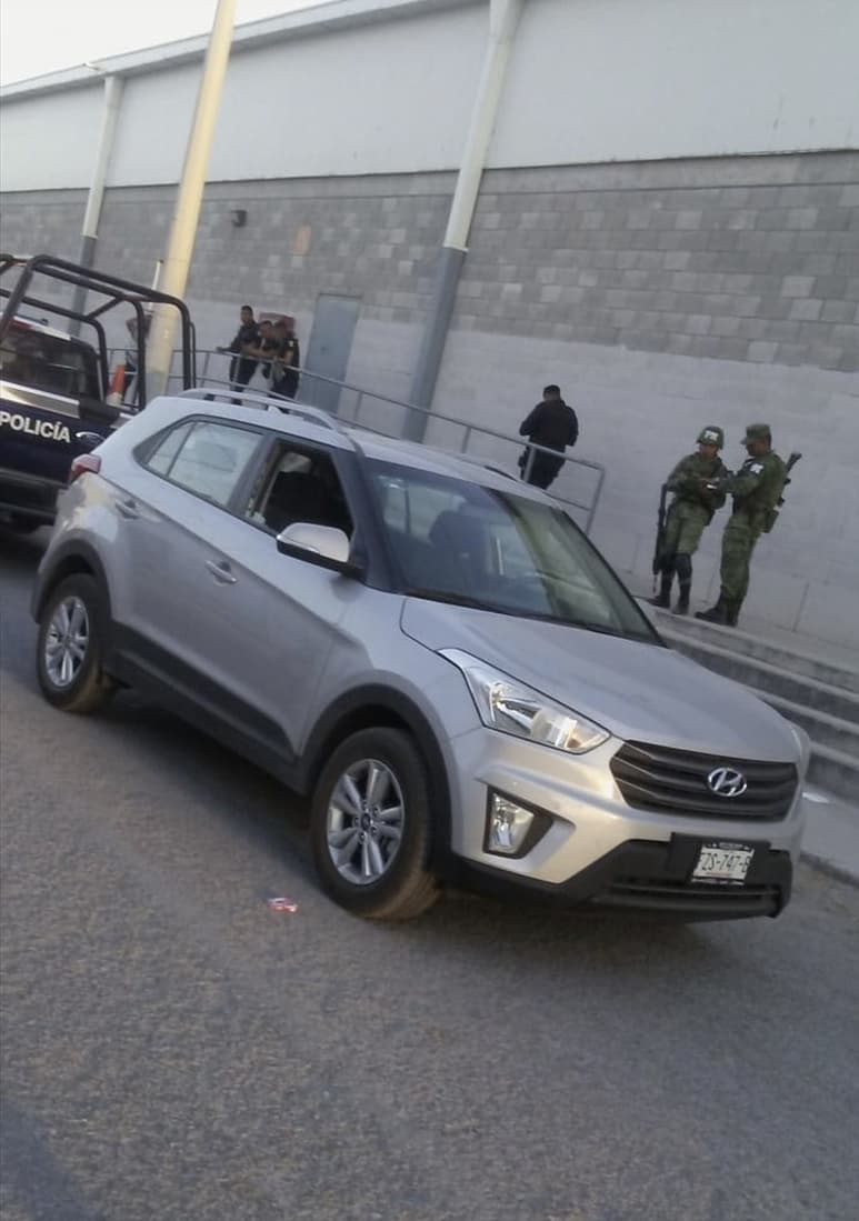 Mujer termina con balazo en la cara tras oponerse al robo de su camioneta en calles de Gómez Palacio. (EL SIGLO DE TORREÓN)