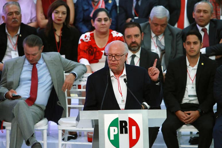 Al menos dos personas resultaron lesionadas, durante un ataque realizado presuntamente por disidentes de la CTM, para tratar de 'reventar', un acto del aspirante a la presidencia nacional del Partido Revolucionario Institucional (PRI), José Narro Robles. (ARCHIVO)