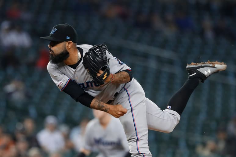 Sergio Romo retiró en orden la novena entrada para conseguir su sexto rescate del año, en el triunfo de Marlines 6-3 sobre Tigres. (AP)