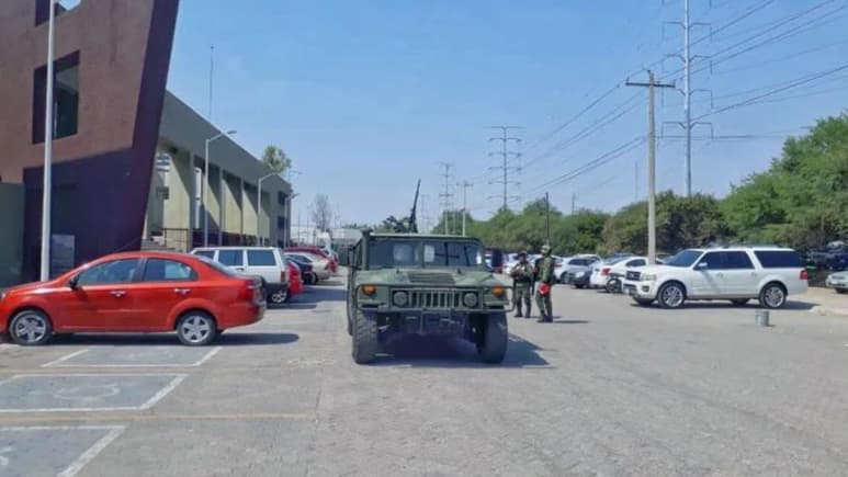 Corporaciones de seguridad se movilizaron en las inmediaciones para verificar el hecho y mantener a salvo a las personas. (ESPECIAL)