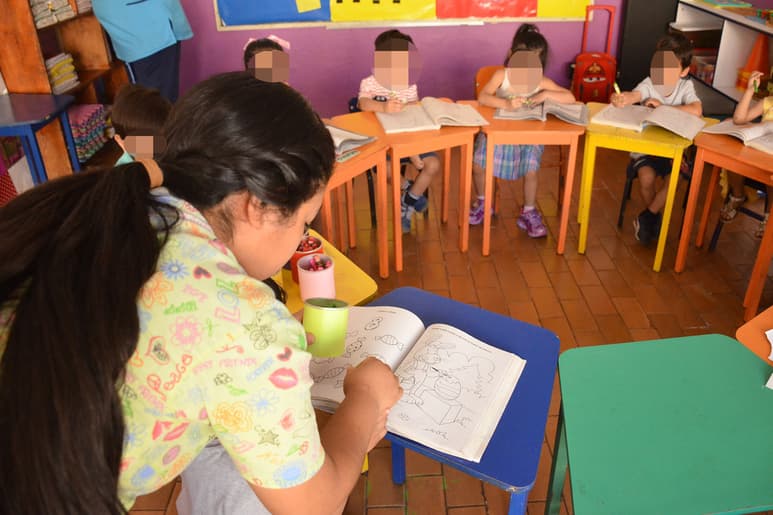 Según información proporcionada por el secretario de Desarrollo Social, Francisco Saracho Navarro, el apoyo es a razón de 300 pesos por niño o niña que asisten a las estancias.
