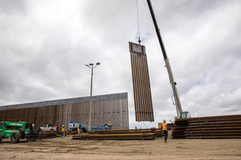Un juez federal impidió a Donald Trump construir fracciones del muro fronterizo con el presupuesto del Pentágono y del Tesoro.
