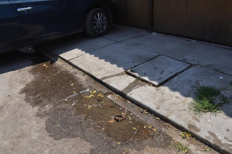 Se quejan de los brotes sin control de aguas negras, mismos que en su mayoría provienen de registros domésticos. (EL SIGLO DE TORREÓN)