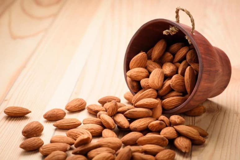Las almendras son semillas que se ubican en el grupo de oleaginosas por su contenido de grasa, por ser de origen vegetal, son grasas saludables.