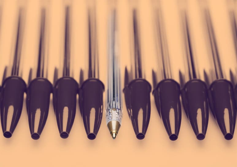 Las personas no suelen buscar robar las plumas, sólo olvidan devolverlas. (INTERNET)