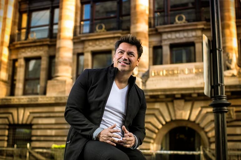 Gustavo Lara habla de su álbum Háblame de ti y del rumbo que ha tomado su carrera. (CORTESÍA)