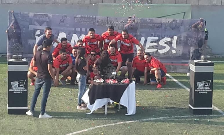 El equipo de Rhinos está conformado por papás de alumnos del Colegio Los Ángeles y vencieron en el partido titular, a los Rottweilers, papás del Colegio Alemán, terminando el duelo con marcador de 4 goles a 1. 

