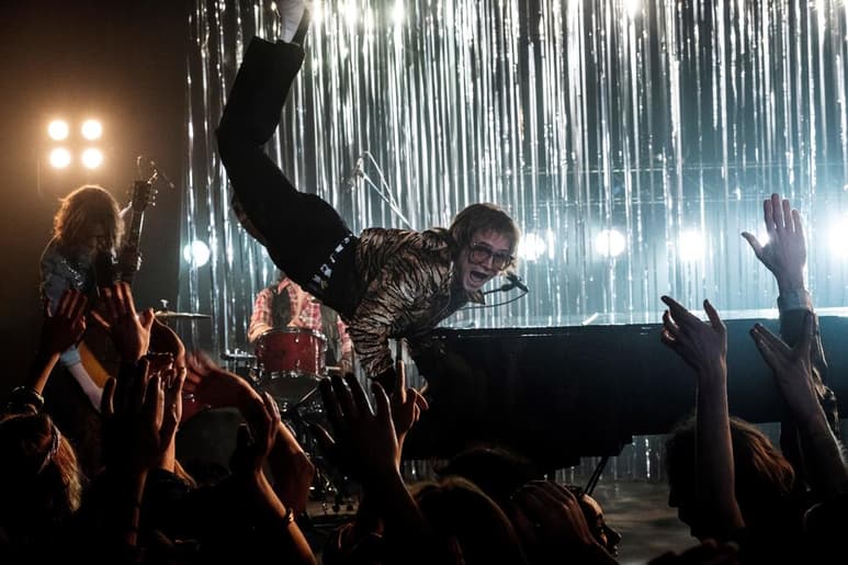 Incompleta. Rusia censura las escenas de sexo homosexual y drogas de la cinta Rocketman; Elton John critica el hecho.