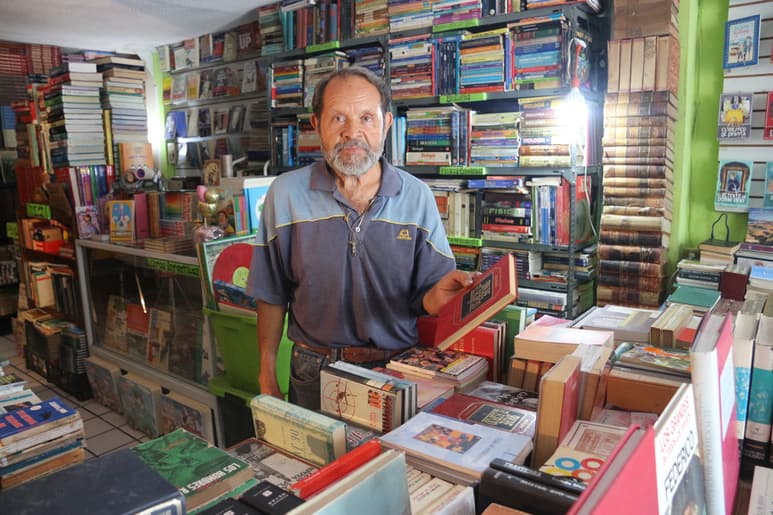 Ávido. Don Jesús Campos inició su particular negocio en el extinto Mercado Villa.