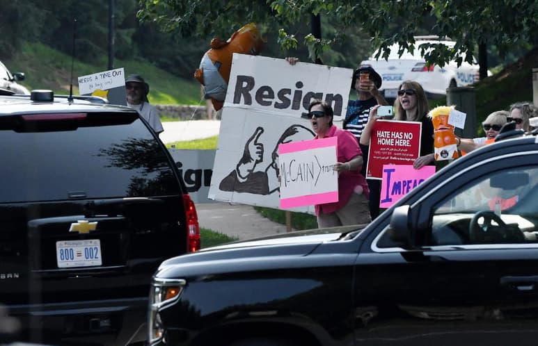 Un prominente legislador demócrata declaró el domingo que la Cámara de Representantes eventualmente podría iniciar un juicio político contra el presidente Donald Trump, pero que para ello se necesita un mayor apoyo público. (EFE)