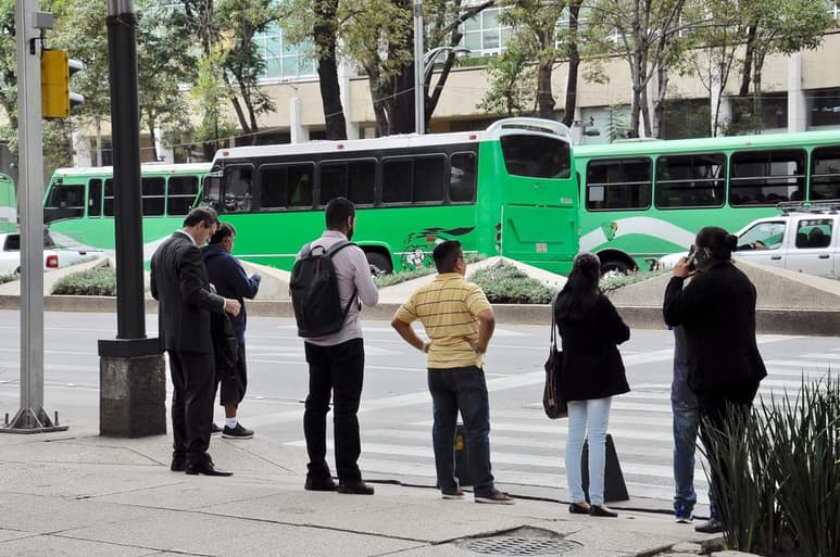 Analistas privados consultados por el Banco de México (Banxico) en mayo de este año recortaron sus expectativas de crecimiento económico, y elevaron sus pronósticos de inflación así como del tipo de cambio. (NOTIMEX)