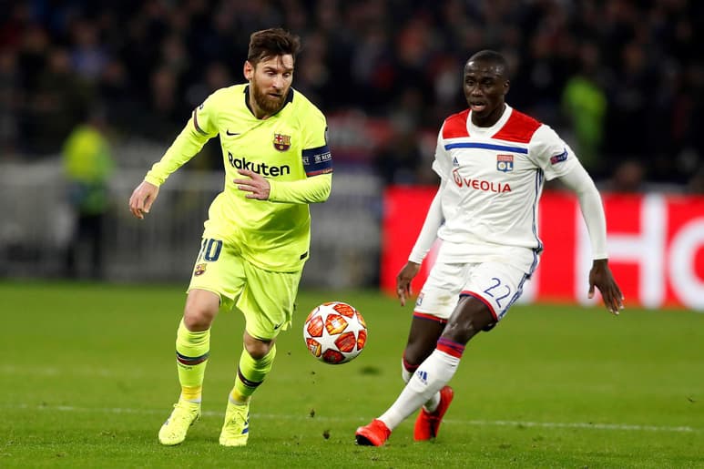 Ferland Mendy (d) durante el partido de octavos de final de la UEFA Champions League entre el Lyon y el Barcelona. (Archivo)