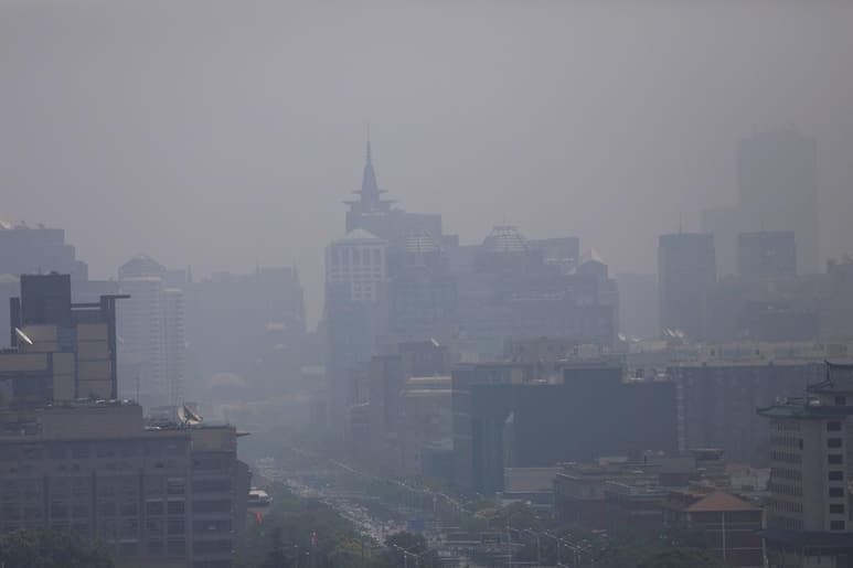 Nueve de cada 10 personas respiran aire con altos niveles de contaminantes, lo que causa importantes daños a la salud. (ARCHIVO)