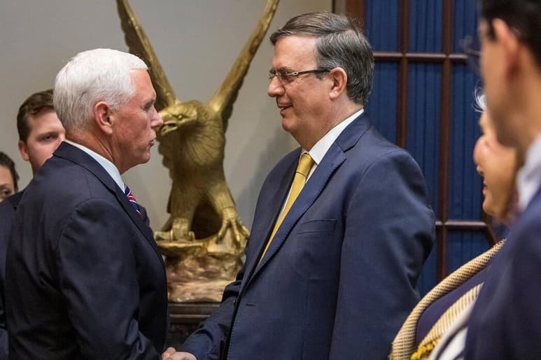 Aunque la delegación mexicana, encabezada por Marcelo Ebrard, se mostró optimista, no será hasta hoy cuando se decida si Estados Unidos acepta el pacto para frenar los gravámenes a las importaciones mexicanas. (EFE)