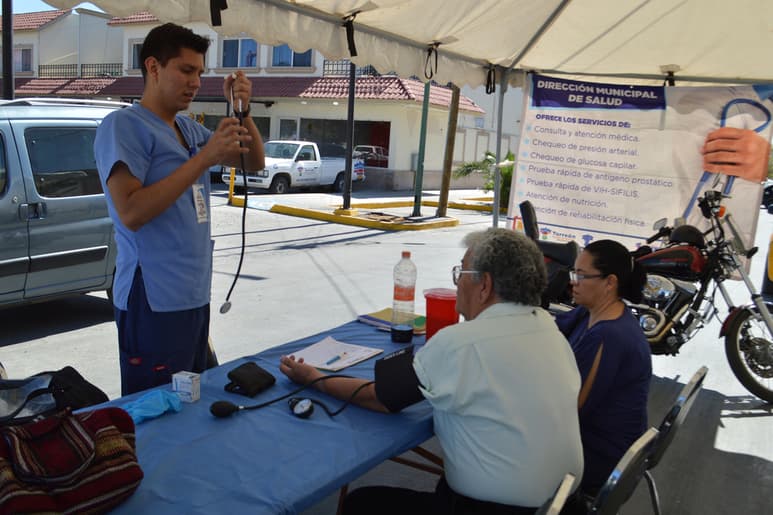 Invitan a padres de familia a que acudan al módulo de Salud Pública en Paseo Colón. (ROBERTO ITURRIAGA)