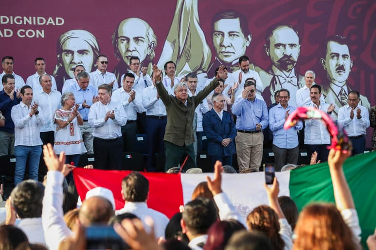 El presidente Andrés Manuel López Obrador afirmó que a su homólogo Donald Trump no le levantará el puño cerrado. (EL UNIVERSAL)