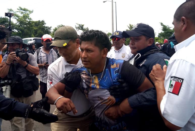 René Bejarano Martínez, dirigente del Movimiento Nacional por la Esperanza (MNE), aseveró que el acuerdo entre México y Estados Unidos en materias arancelaria y migratoria debe evitar una actitud persecutoria, de violencia y criminalización de los centroamericanos en el sur del país. (ARCHIVO)